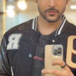 Shivin Narang Instagram - Mirror Addiction🪞