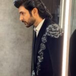 Shivin Narang Instagram - Mirror love 🪞🖤