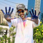 Shivin Narang Instagram - Happy Holi …. Apni thodi late tak chalti hai 🎨 ❤️ . . #happyholi #shivinnarang #photodump
