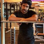 Shivin Narang Instagram - REMIND YOURSELF ✨ . . #shivinnarang #believe #whoyouare @ajinkya_amg 🤗