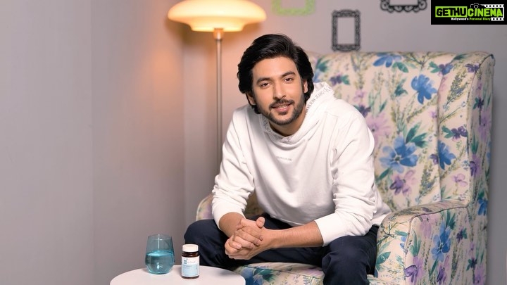 Shivin Narang Instagram - If your priority is keeping your skin healthy & nourished, then I would totally recommend HK Vitals Vitamin E.😌 It is a powerful antioxidant that protects your skin against the harmful effects of UV rays. Enriched with evening primrose oil, it also improves skin elasticity and texture for that radiantly healthy skin. 🥳 I have added it to my daily routine and you too can. Go to hkvitals.com and order yours today. Use my coupon code SHIVIN10 to get 10% off on your purchase.💁🏻♂️ @hkvitals @healthkart #AD #HKVitalsVitaminE #HealthKart #HealthySkin #VitaminE