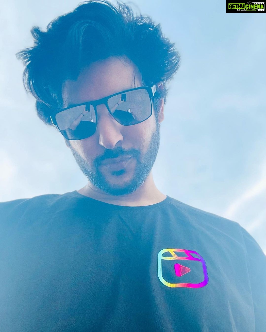 Shivin Narang Instagram - Hey @instagram 💜 . #CreatorDayIndia #shivinnarang
