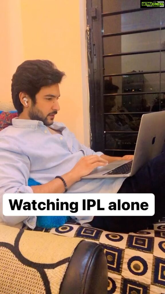 Shivin Narang Instagram - DOSTS forever Watching ipl was never soo much fun … thanks @disneyplushotstar for this addition.. loved it #HotstarDosts #MivsCSK #Ad