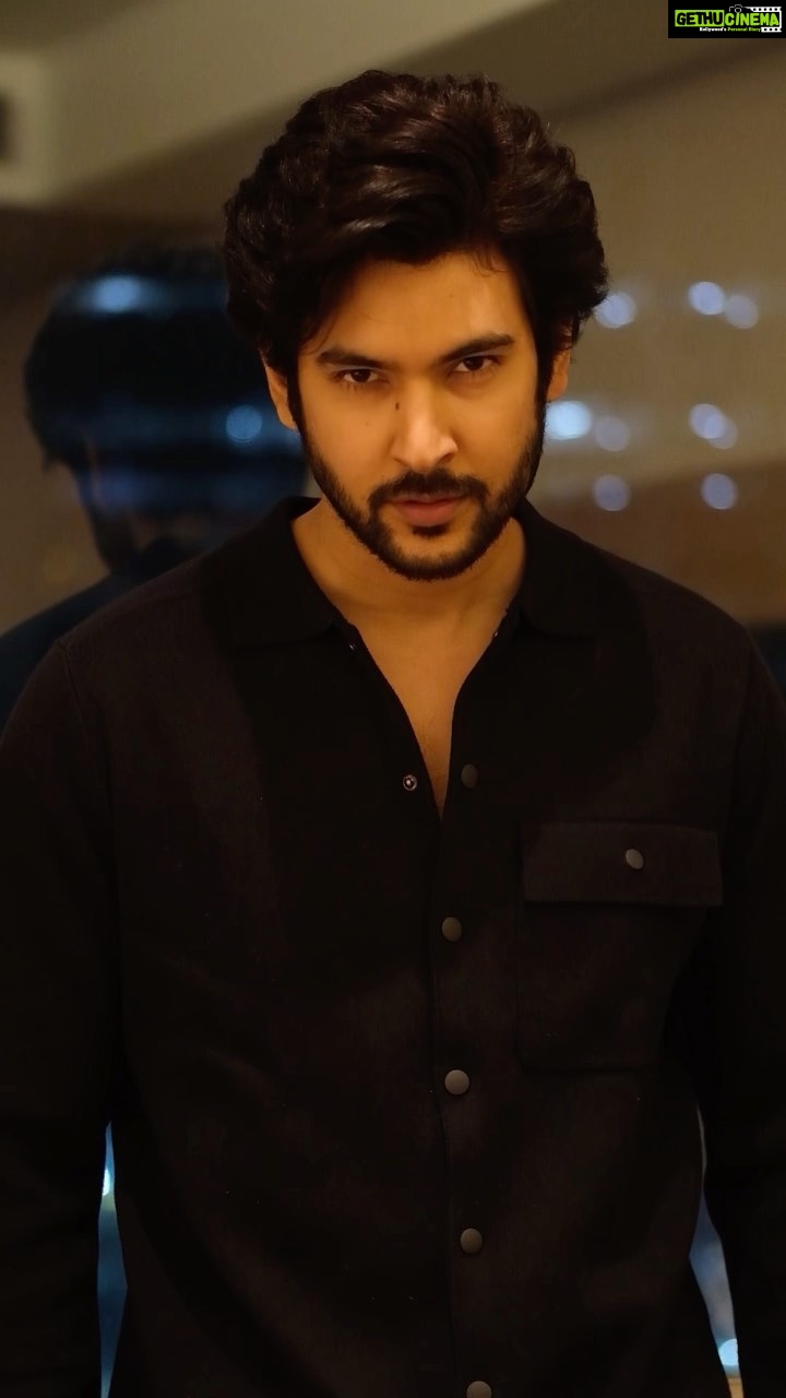 Shivin Narang Instagram - ⭐️🖤 . . #shivinnarang #River #reeltocreate #reelitfeelit 📸. @sanjaydubeyphotography