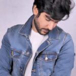 Shivin Narang Instagram - Blueeee💙 . . #shivinnarang #getsetgolook #denimjacket #menfashion #CanI