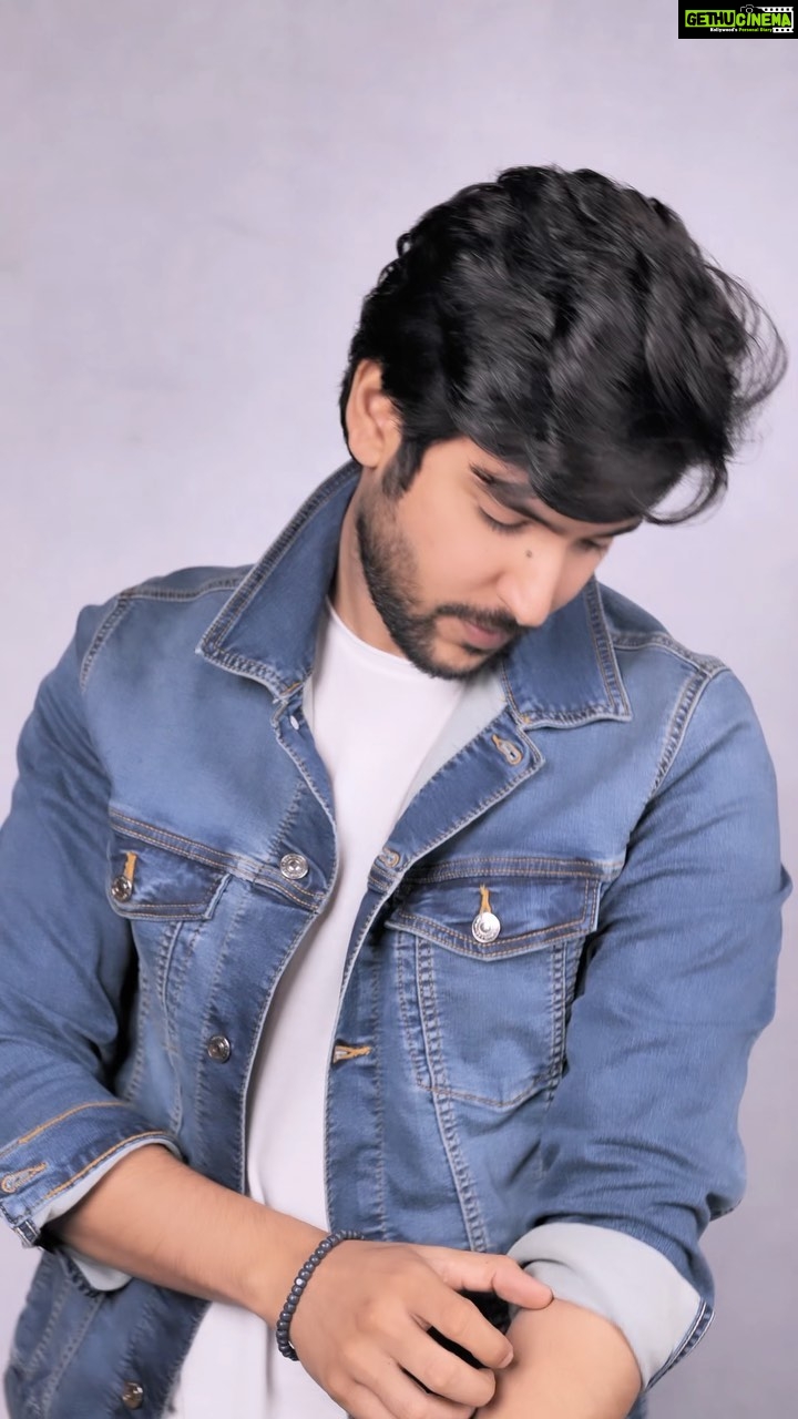 Shivin Narang Instagram - Blueeeeđź’™ . . #shivinnarang #getsetgolook #denimjacket #menfashion #CanI
