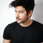 Shivin Narang Instagram - My look on a bad hair day 💇‍♂️😎 . #shivinnarang #hairstyles #takeitseriously