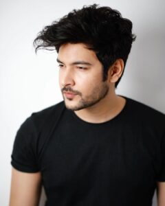 Shivin Narang Instagram - My look on a bad hair day 💇‍♂️😎
.
#shivinnarang #hairstyles #takeitseriously
