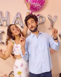 Shivin Narang Instagram - Happy happy birthday 🎂🎂🎂to the person who always brings smile on my face my coffee partner ☕️ my shona @sonalikukreja_ 🎂❤️🤗🤗 🥳🥳🥳🥳🥳🥳 
wish u all the happiness and thankuu fr being you always and thankuu fr bearing me … u r the bestest😋 ☕️ ✈️ 🐶 🤗🤗❤️
