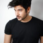 Shivin Narang Instagram - My look on a bad hair day 💇‍♂️😎 . #shivinnarang #hairstyles #takeitseriously