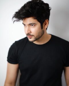 Shivin Narang Instagram - My look on a bad hair day 💇‍♂️😎
.
#shivinnarang #hairstyles #takeitseriously