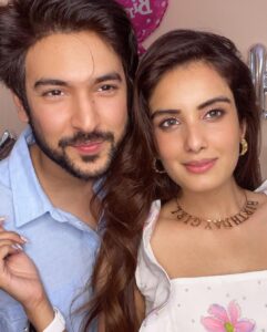 Shivin Narang Instagram - Happy happy birthday 🎂🎂🎂to the person who always brings smile on my face my coffee partner ☕️ my shona @sonalikukreja_ 🎂❤️🤗🤗 🥳🥳🥳🥳🥳🥳 
wish u all the happiness and thankuu fr being you always and thankuu fr bearing me … u r the bestest😋 ☕️ ✈️ 🐶 🤗🤗❤️