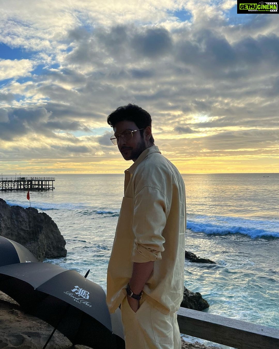Shivin Narang Instagram - 🌥️💛 Rock Bar, BALI