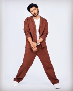 Shivin Narang Instagram - 🤎✨
.
.
#dresstoimpressyourself #beyou 

📸 @clickwitharjun @retouchbyhim 
@influencercitystudio