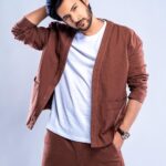 Shivin Narang Instagram - 🤎✨ . . #dresstoimpressyourself #beyou 📸 @clickwitharjun @retouchbyhim @influencercitystudio