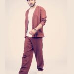 Shivin Narang Instagram - 🤎✨ . . #dresstoimpressyourself #beyou 📸 @clickwitharjun @retouchbyhim @influencercitystudio