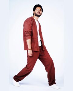 Shivin Narang Instagram - 🤎✨
.
.
#dresstoimpressyourself #beyou 

📸 @clickwitharjun @retouchbyhim 
@influencercitystudio