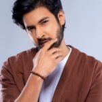 Shivin Narang Instagram - 🤎✨ . . #dresstoimpressyourself #beyou 📸 @clickwitharjun @retouchbyhim @influencercitystudio