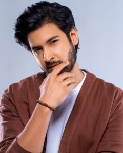 Shivin Narang Instagram - 🤎✨
.
.
#dresstoimpressyourself #beyou 

📸 @clickwitharjun @retouchbyhim 
@influencercitystudio