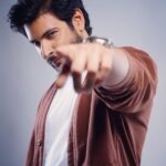 Shivin Narang Instagram - 🤎✨ . . #dresstoimpressyourself #beyou 📸 @clickwitharjun @retouchbyhim @influencercitystudio