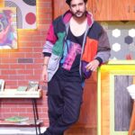 Shivin Narang Instagram - ⚡️ ♥️ Spreading colors . . #shivinnarang #entertainmentkiraathousefull @colorstv . @payalrai1303 @digambar103 @irfanali8156__hair__styles @misaw_holic @crazy_bat4