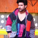 Shivin Narang Instagram - ⚡️ ♥️ Spreading colors . . #shivinnarang #entertainmentkiraathousefull @colorstv . @payalrai1303 @digambar103 @irfanali8156__hair__styles @misaw_holic @crazy_bat4