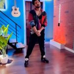 Shivin Narang Instagram - ⚡️ ♥️ Spreading colors . . #shivinnarang #entertainmentkiraathousefull @colorstv . @payalrai1303 @digambar103 @irfanali8156__hair__styles @misaw_holic @crazy_bat4