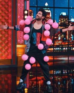 Shivin Narang Instagram - ⚡️ ♥️ Spreading colors
.
.
#shivinnarang #entertainmentkiraathousefull @colorstv 
.
@payalrai1303 @digambar103 @irfanali8156__hair__styles @misaw_holic @crazy_bat4