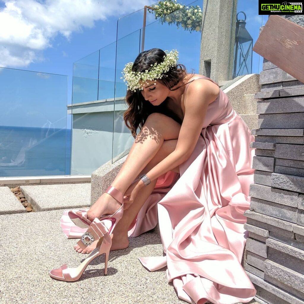 Shonali Nagrani Instagram - Looking busy.... Gown: @jorssbyharshitapunjabi #wedding #gown #pink