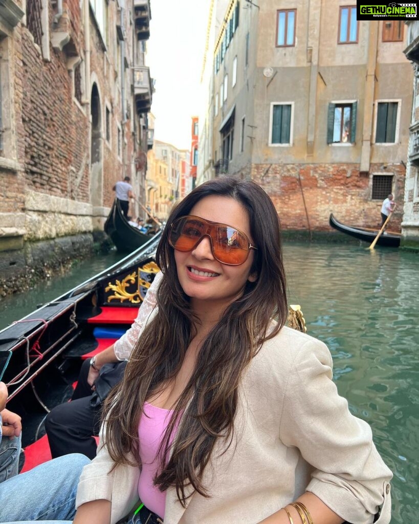 Shonali Nagrani Instagram - Venezia ……… I can’t get over you:) #gondolavenice #gondolaride #gondola #vacation #travelphotography #travel #venice #italy
