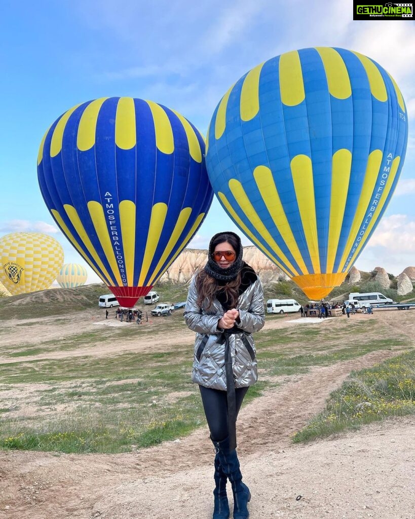 Shonali Nagrani Instagram - Kapadokya/Cappadocia :) #airballoon #turkey #experience #cappadocia Cappadocia, Turkey
