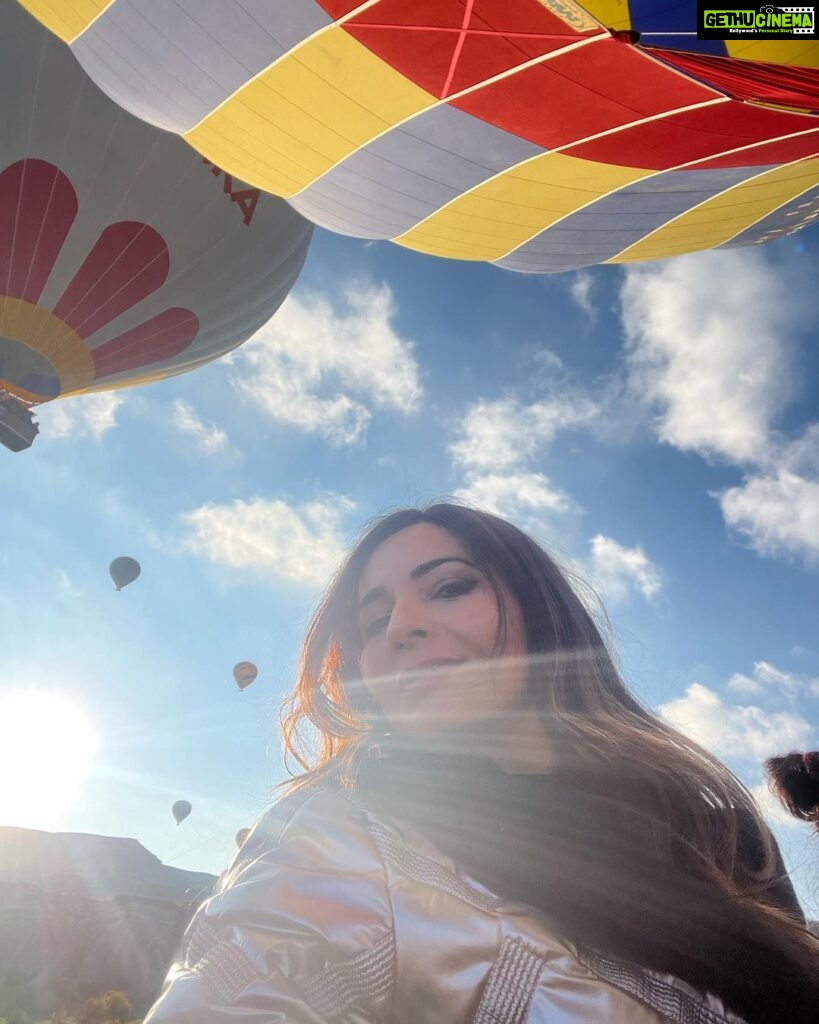 Shonali Nagrani Instagram - Kapadokya/Cappadocia :) #airballoon #turkey #experience #cappadocia Cappadocia, Turkey