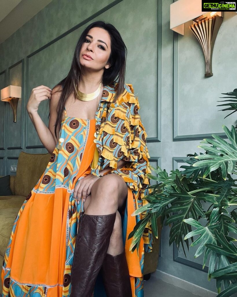 Shonali Nagrani Instagram - @lakmefashionweek it’s been a while. @eshaamiin1 dress me anytime. I shall surrender:) #lakmefashionweek #fashion #fashiondesigner
