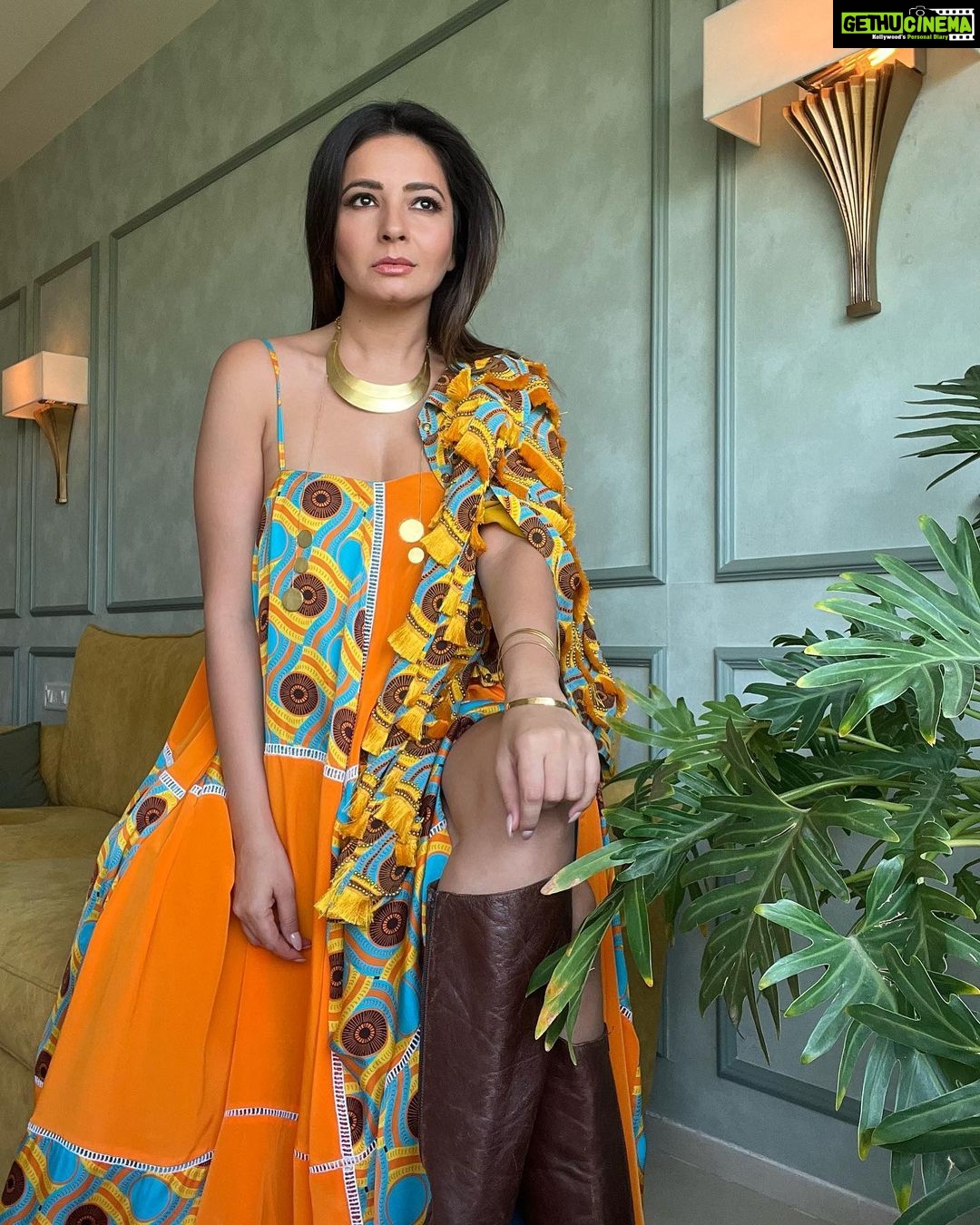 Shonali Nagrani Instagram - @lakmefashionweek it’s been a while. @eshaamiin1 dress me anytime. I shall surrender:) #lakmefashionweek #fashion #fashiondesigner