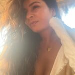 Shonali Nagrani Instagram – Almost burnt:)
#goasunshine #sunday #beachglow #glowup #sunshine #sunlight #sunburn #sunburnt