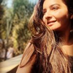 Shonali Nagrani Instagram - When you believe with absolute faith that everything is working out in your favour…….then surrendering is effortless:) #2023 #2023mantra #surrender #laugh #believe #faith Aswem Beach, Goa