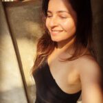 Shonali Nagrani Instagram - When you believe with absolute faith that everything is working out in your favour…….then surrendering is effortless:) #2023 #2023mantra #surrender #laugh #believe #faith Aswem Beach, Goa
