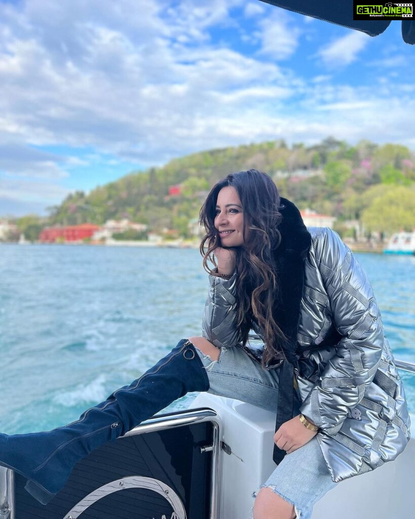 Shonali Nagrani Instagram - Istanbul….. thank you @shayal and @schooski for such an amazing time ;) . #turkey #istanbul #bosphorus #river #boatcruise #vacation