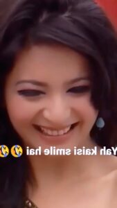 Shonali Nagrani Instagram - Yeh for se shuru ho gayi baap re - @duttsanjay Tag @shonalinagrani in the comments 😂 @mayurjumani you’re a legend:) #laugh #music #memebeats #mememusic #biggboss #biggbossmemes #dancemusic #musicinstruments PRICELESS. Glad I could offer content:)