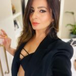Shonali Nagrani Instagram - I’m a black and white kinda person:) #aboutlastnight #nightout #partywear #partytime #blackandwhite #goingout #notaweekend #midweekparty