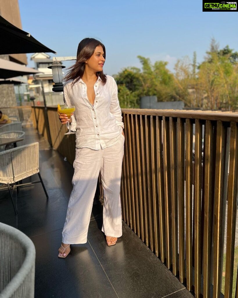 Shraddha Das Instagram - Obsessed with Mango sunset Margarita and chill vibes at @radissonresortandspalonavala 🍹🥭 #travelgram #margaritamango #shraddhadas Radisson Resort & Spa Lonavala