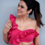 Shraddha Das Instagram - Dhee 15 Quarterfinals In @ahiclothing Pr : @sonyashaikh Jewellery : @the_jewel_gallery Styling : @avanipratapgumber Hair : @salomipillai Make up : @hareshwarp 📸 @stolenartss_photography #dhee #coordset #pinkpinkpink Hyderabad India