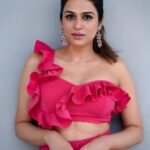 Shraddha Das Instagram - Dhee 15 Quarterfinals In @ahiclothing Pr : @sonyashaikh Jewellery : @the_jewel_gallery Styling : @avanipratapgumber Hair : @salomipillai Make up : @hareshwarp 📸 @stolenartss_photography #dhee #coordset #pinkpinkpink Hyderabad India