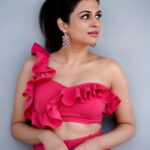 Shraddha Das Instagram - Dhee 15 Quarterfinals In @ahiclothing Pr : @sonyashaikh Jewellery : @the_jewel_gallery Styling : @avanipratapgumber Hair : @salomipillai Make up : @hareshwarp 📸 @stolenartss_photography #dhee #coordset #pinkpinkpink Hyderabad India