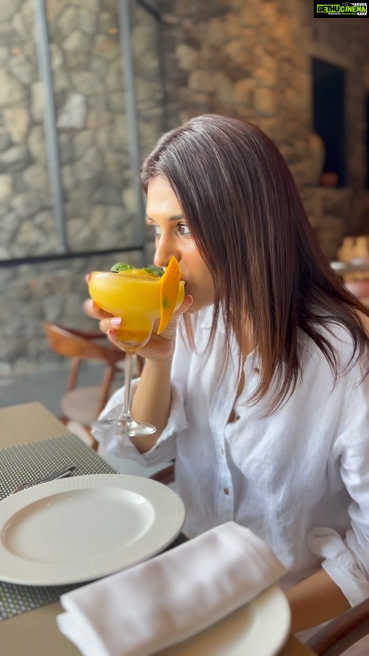Shraddha Das Instagram - Day 1 at @radissonresortandspalonavala 🍹🎦🎑🫶 Bag @thegusto.in #travelgram #howmydaywent Radisson Resort & Spa Lonavala