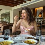 Shraddha Das Instagram - Sambal is the tastiest thing I have ever had ! Plz do try it ! 👱‍♀️ @versatile_makeoversartist agrees?! #srilankanspread #foodie #alwayshungry Colombo, Sri Lanka