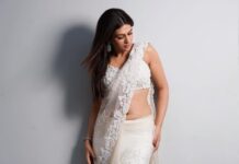 Shraddha Das Instagram - Dhee 15 Saree : @frontierphagwara Accessories: @the_jewel_gallery Styling : @avanipratapgumber Hair : @salomipillai Make up : @hareshwarp 📸 @stolenartss_photography #dhee #hyderabad #sareelove #shraddhadas Hyderabad India