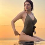 Shraddha Das Instagram – Sri Lanka 🌞🌊 
Sunsets,the sea and Me 😅🧜‍♀️

#colombo Movenpick Hotel Sri Lanka