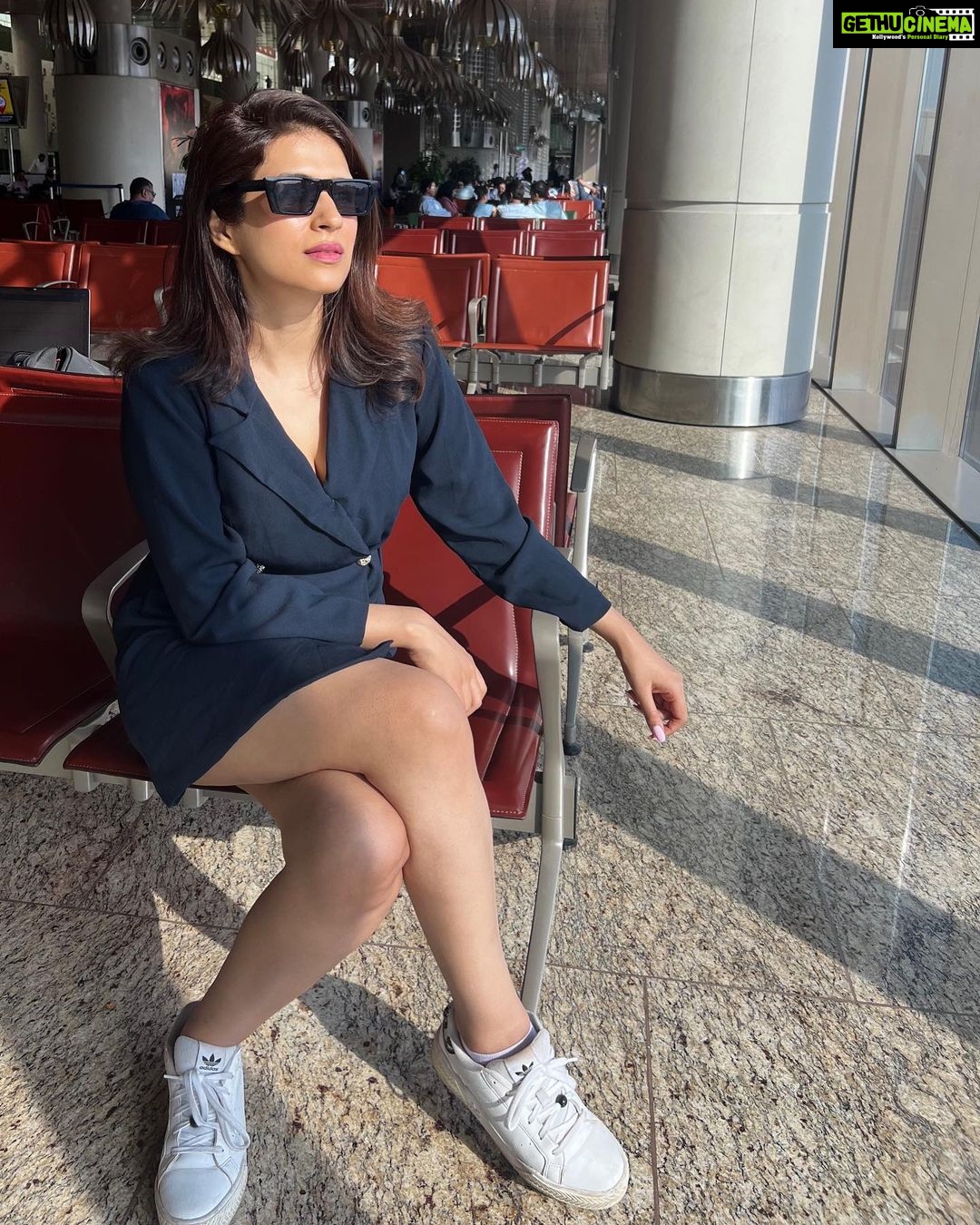 Shraddha Das Instagram - ✈️ Hyd 🧥 @poshaffair.co @viralmantra Mumbai, Maharashtra