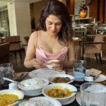 Shraddha Das Instagram – Sambal is the tastiest thing I have ever had ! Plz do try it ! 

👱‍♀️ @versatile_makeoversartist agrees?!

#srilankanspread #foodie #alwayshungry Colombo, Sri Lanka